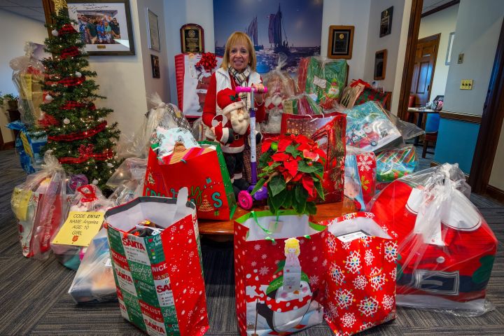 Town Employees Gift 60 Salvation Army Angels