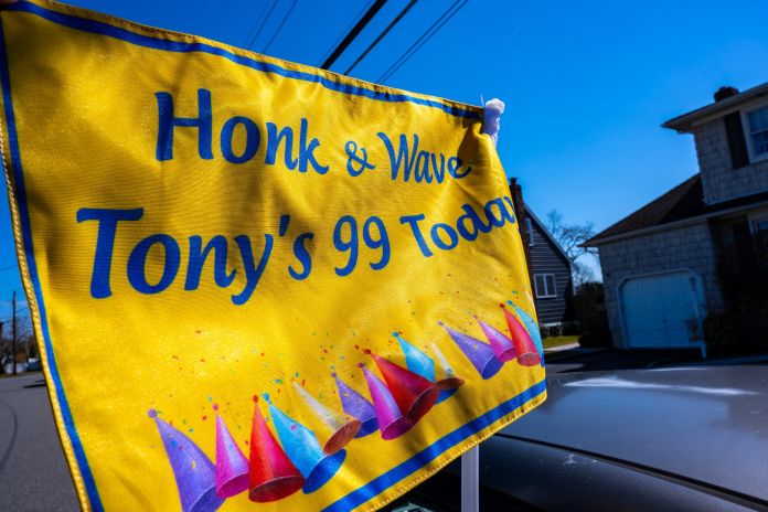 Sign says honk and wave tony's 99 today