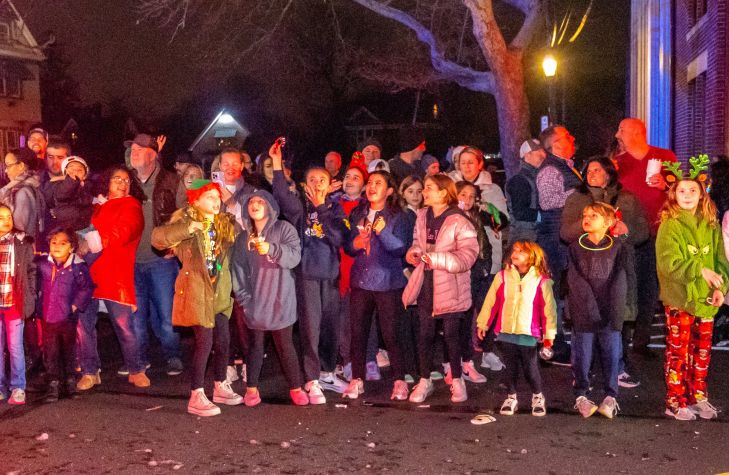 Record-Setting Crowd Turns Out for Town Holiday Festivities!