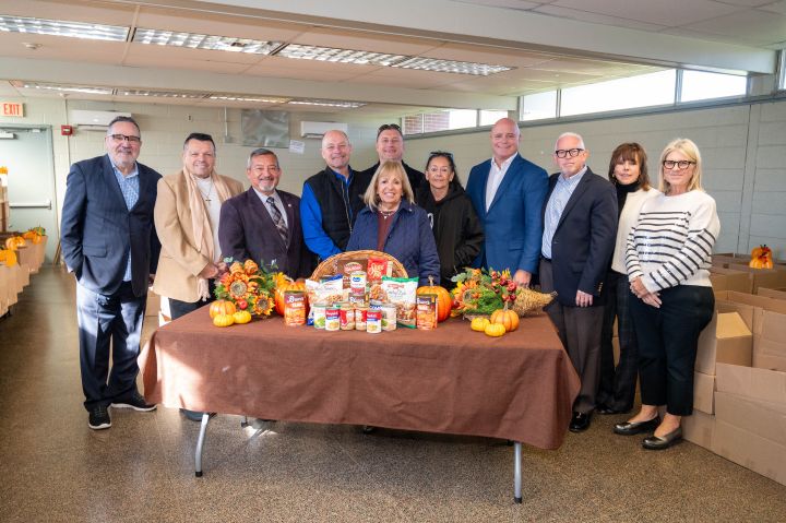 Islip Food for Hope Helps to Make the Season Bright!  