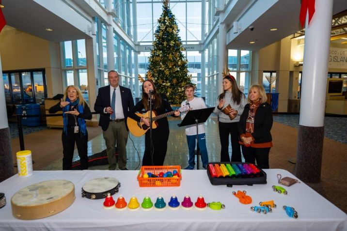 Sing-Sign-Along Spreads Holiday Cheer Through Music and Sign Language